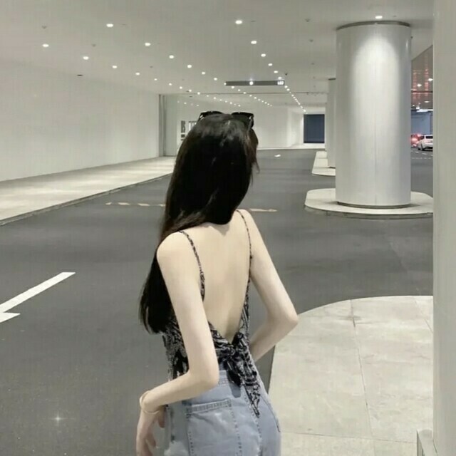 字母圈新潮流 皮包演绎时尚字母故事
